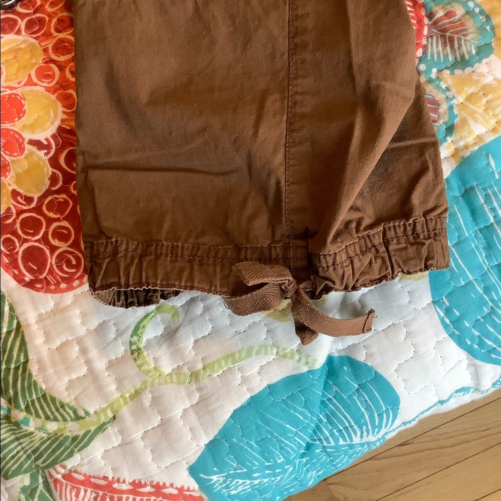 Capris With Tie Strings At Bottom - image 4